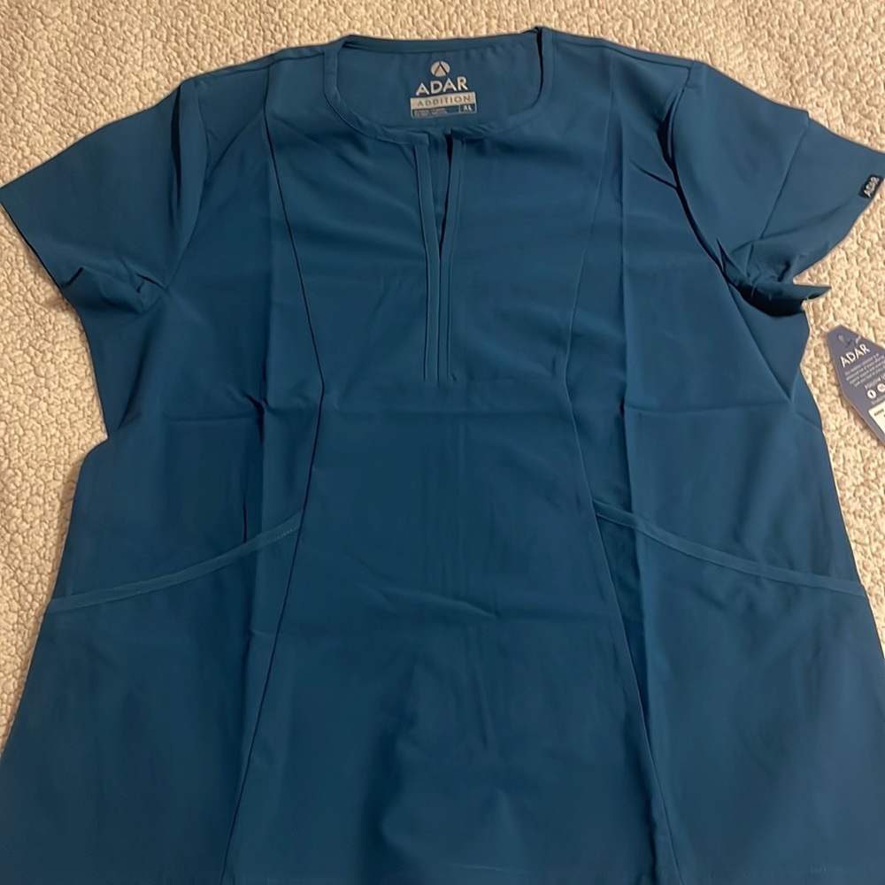 Adar XL NWT Caribbean blue scrub top